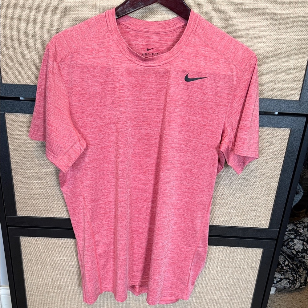 Nike Men's Heathered Red Short Sleeve Tee